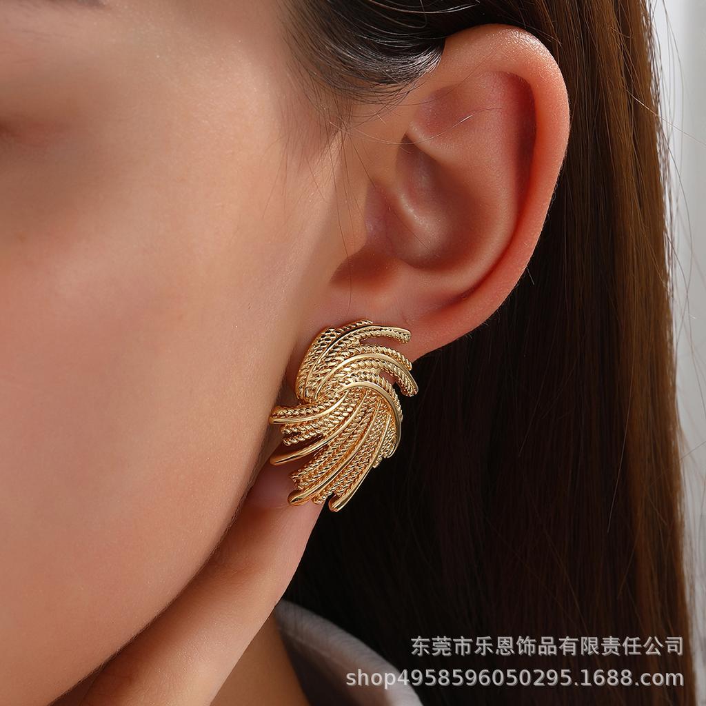 Gold Retro Irregular Shaped Stainless Steel Stud Earrings for Women – Trendy and Exaggerated European and American Style