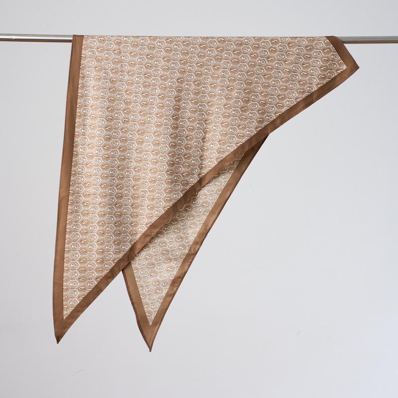 New Fashionable Versatile Imitation Silk Triangle Scarf Old Money Style Triangle Shawl Women Wear Decorative Triangle Silk Scarf