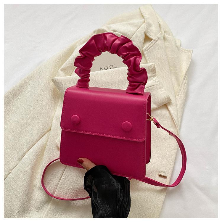 

Однотонная модная маленькая свежая 2025 зима повседневная простая на плечо через плечо плиссированная портативная маленькая квадратная сумка женская розы красного