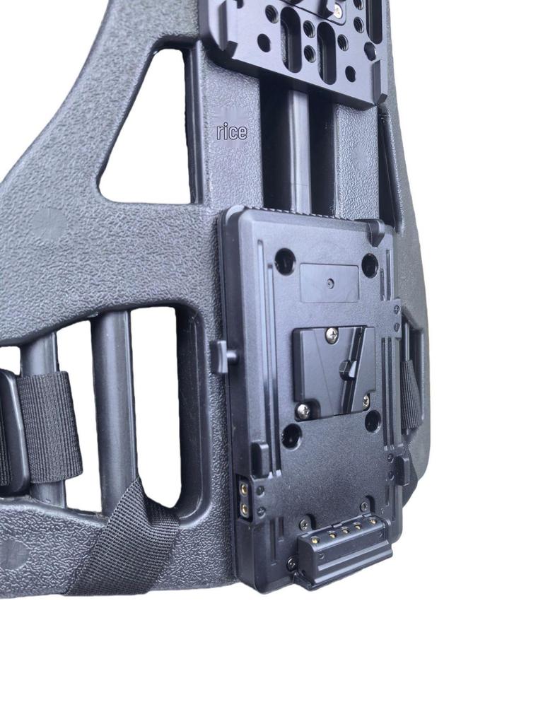 Outdoor-Livestreaming-Rucksack mit V-Mount-Akkuplatte und Multifunktionsanschluss