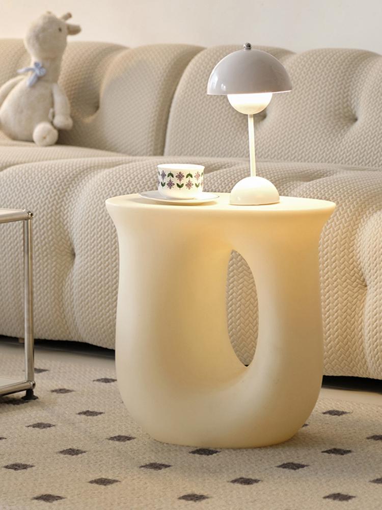 Nordic Coffee Tables Small Side Table Decoration Accessories Cute U-shapped Design Portable Living Room Furniture Self-contained