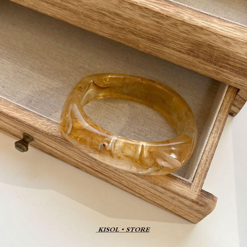 

Сырой Латте Асимметричный Акриловый Широкий Браслет с Краями Дизайн Особого Интереса Ретро Причудливый Средневековый Ручной Ювелирный Изделие Yellow Ice Bracelet