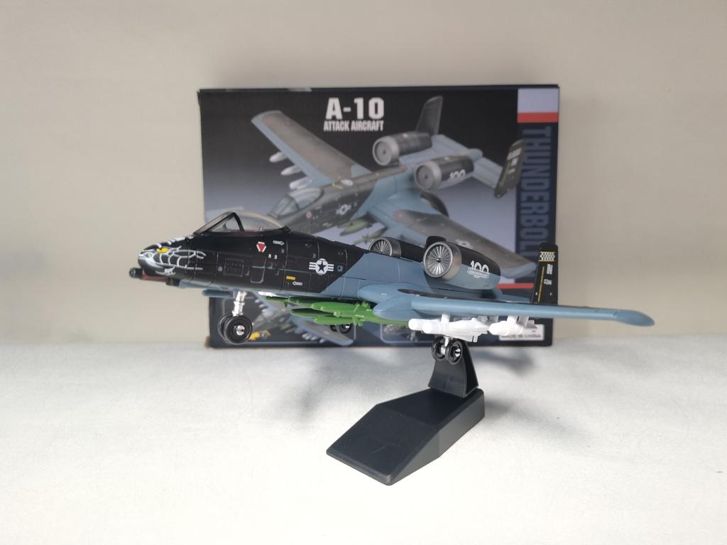 A-10 Fighter 1/72 Plastic Model Scale (including base) Assembly model Home placement collection and decoration Creative gift