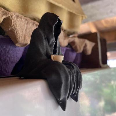 Spooky Black Robe Ornament Black Robe Statue Spooky Grim Reaper Figurine for Halloween Party Decor Black Robe Ornament