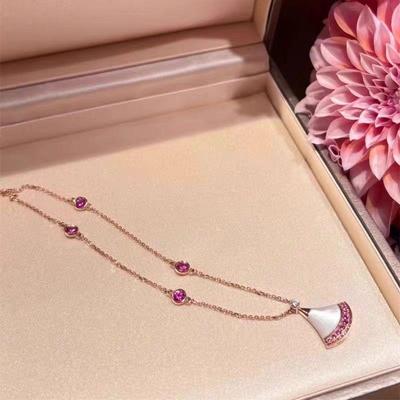 Collier-Jupe Romantique Plaqué Or avec Chaîne de Clavicule Diamantée - Design Éventail Blanc