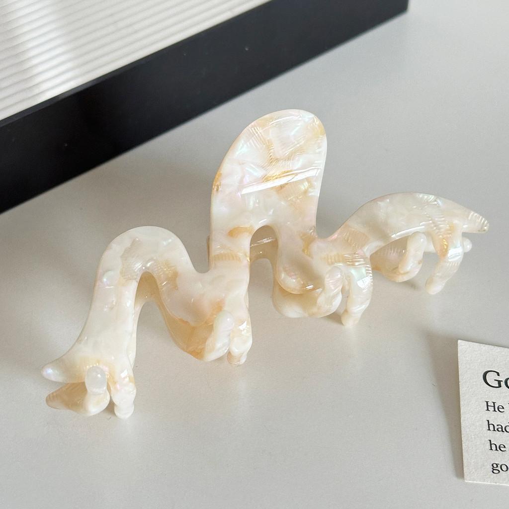 Elegant 3mm Acetate Wavy Hair Claw Clip For Stylish Updos And Ponytails