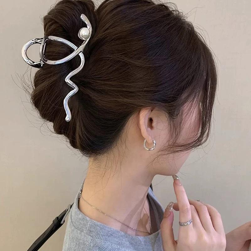 Pinza a morsetto in metallo ad alto livello con fiocco per capelli 2024 per donna: Pinza per Capelli a Forma di Squalo, Grande, Elegante, Stile Freddo, per la Nuca