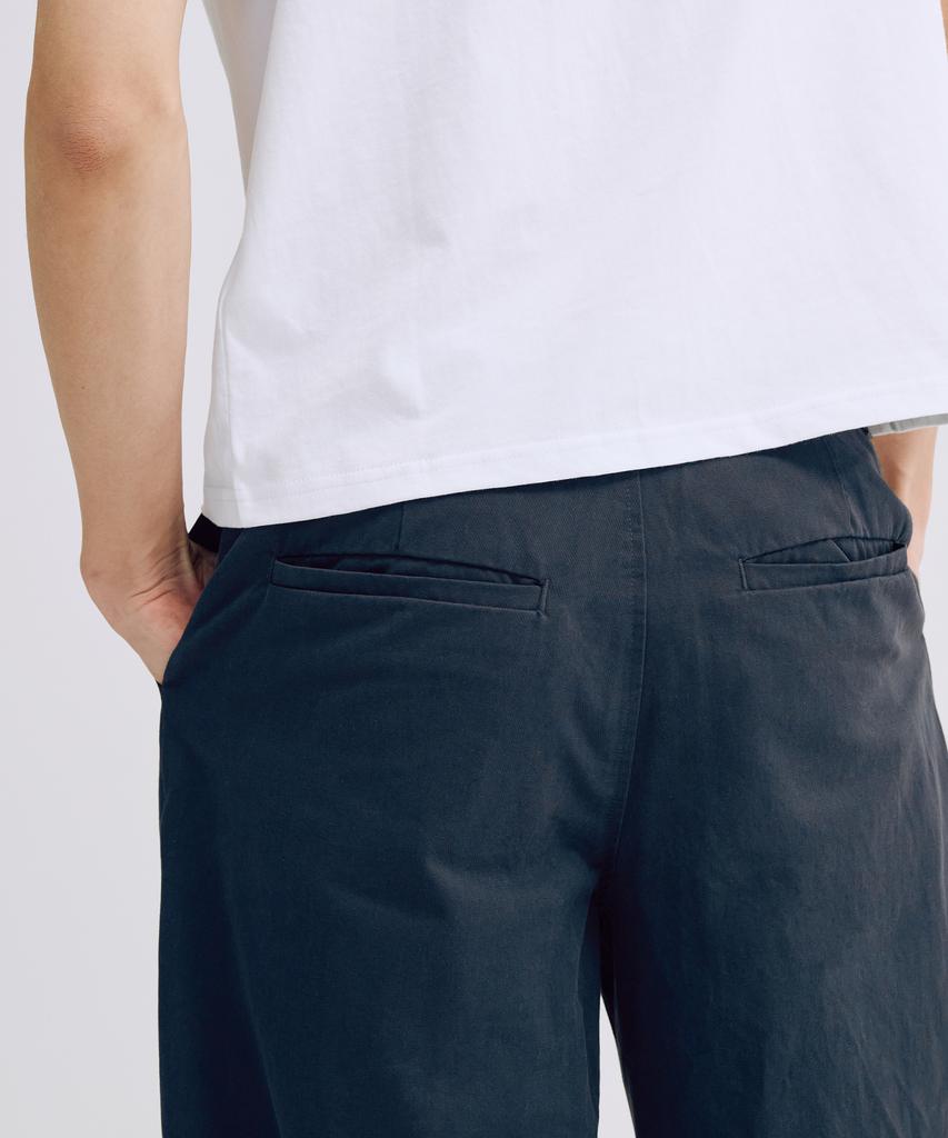 TAKEASY One-Pleat Barrel Fit Cotton Pants (Navy)
