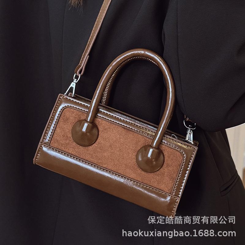 Go out handbag women's 2025 new high-end retro suede shoulder bag commuter messenger small square bag
