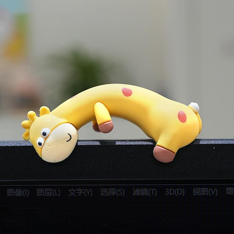 Rubber Giraffe Ornament Groove Pasted Giraffe Figurines Cartoon Giraffe Model Car Decoration Computer Screen Display Ornament