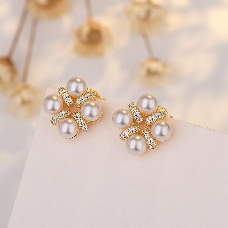Elegant Fashion Floral Pearl 925 Silver Needle Stud Earrings For Women