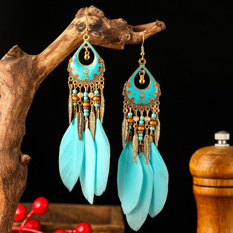 Modische Bohème-Ohrringe mit langen Federn für Damen, Ethnische Vintage-Blattperlen, Ohrringe aus Metall in Goldfarbe, Schmuck für Urlaubs- und Party-Anlässe