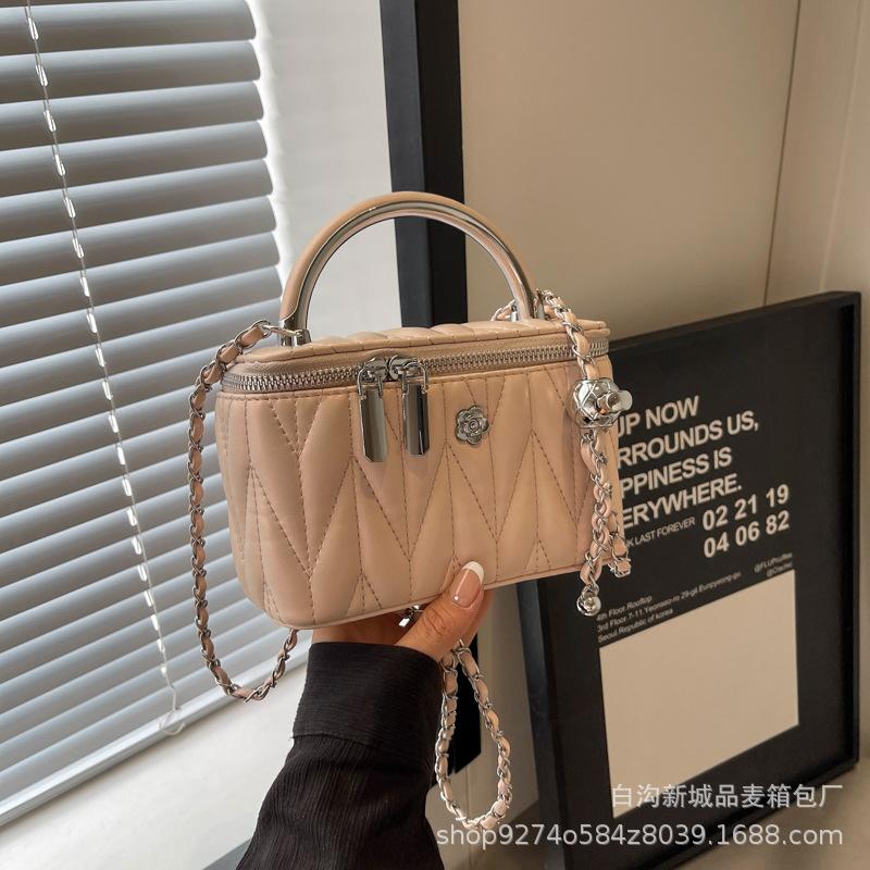 

Xiaoxiangfeng portable box small square bag women s 2025 new trendy manufacturer embroidered thread shoulder bag foreign style messenger bag рожевий