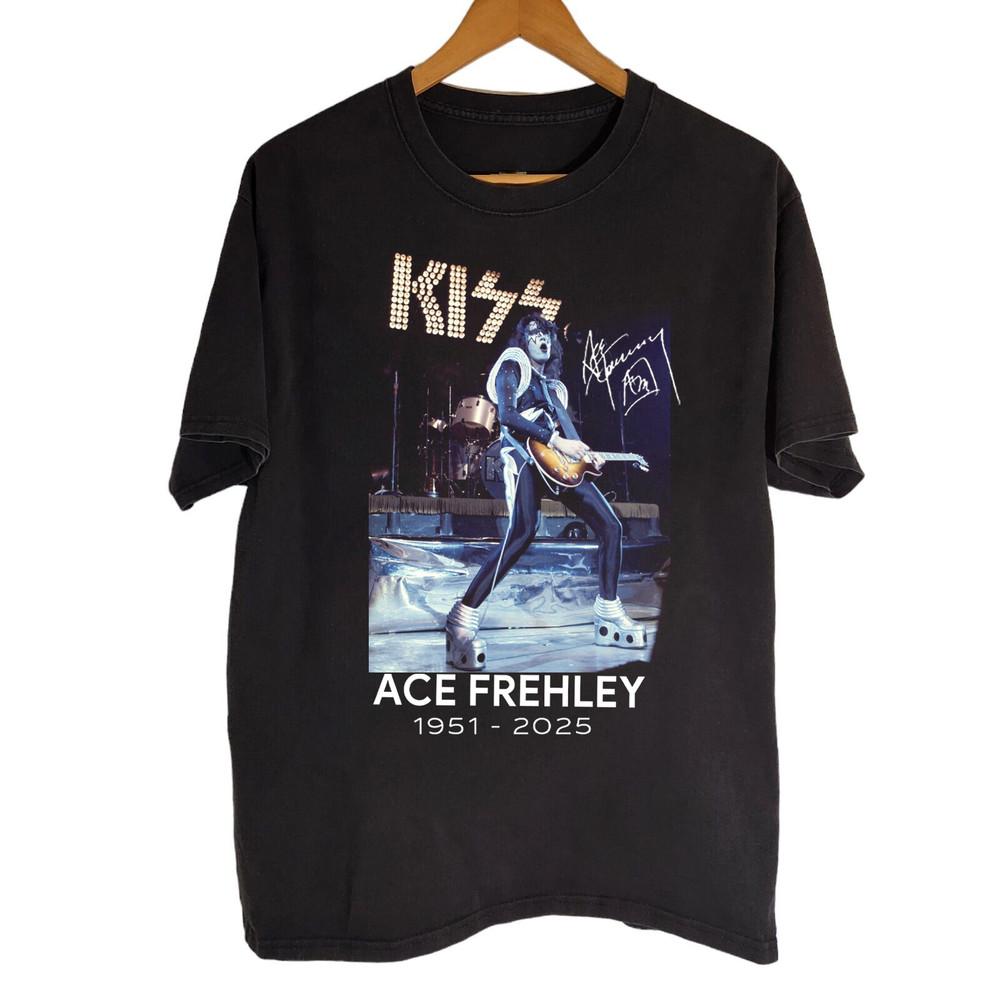 RIP Guitarist Ace Frehley 1951-2025 Signed T Shirt All Size S-5XL AG37 Unisex T-Shirt XL