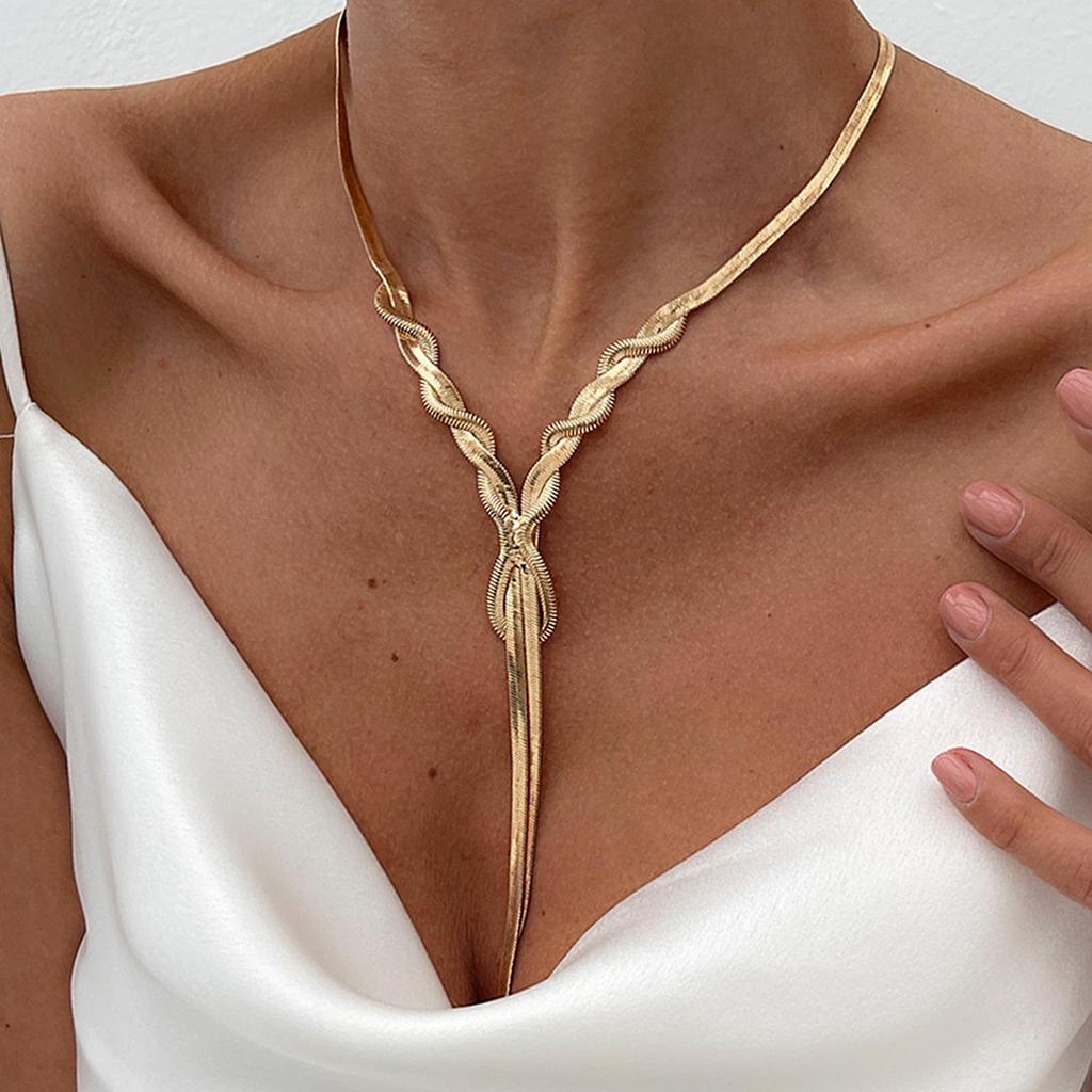 Hip-Hop Style Woven Snake Bone Chain Necklace Female, Cold Wind Metal Knotted Chain Collarbone Necklace
