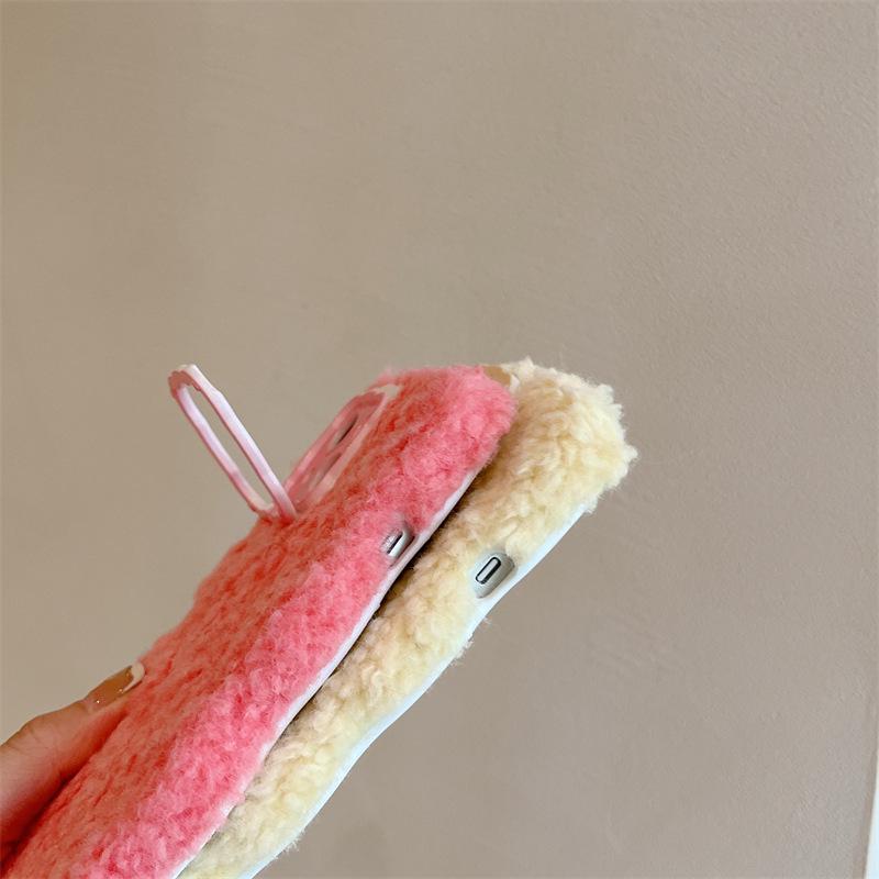 Nuova Custodia Peluche per Cellulare per Apple 11, 12, 13, 14 Pro Max - Agnello, Colori Caramella, con Supporto Invisibile. Perfetto per l'autunno e l'inverno.