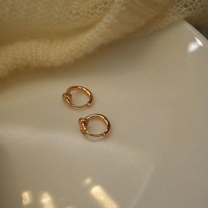 Flash Diamond Nail Earrings for Women's Personalized Design Spring and Summer Earrings Temperament High-end Ear Buckles for New Years