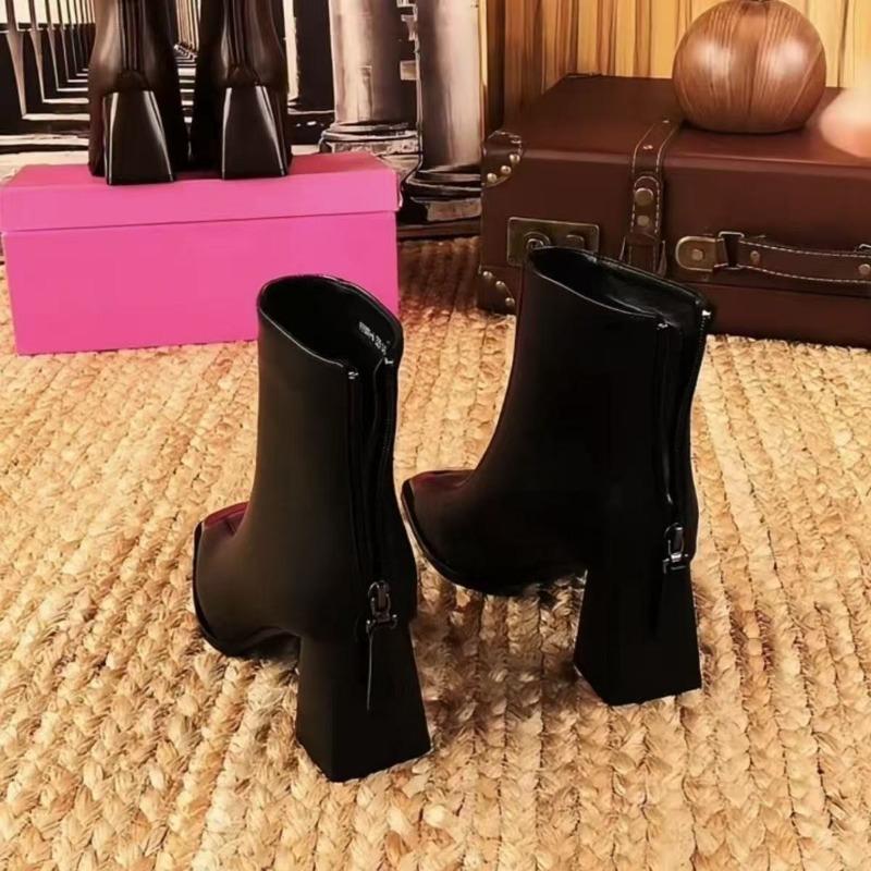 The New Style Shoes Are Retro and Simple, with A Back Zipper, Thick Heels, and Retro Square Toe Boots for Women