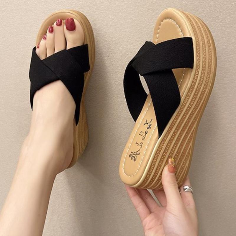 Ladies' Slippers Thick Soled Beach Shoes Fashionable and Casual Sandals