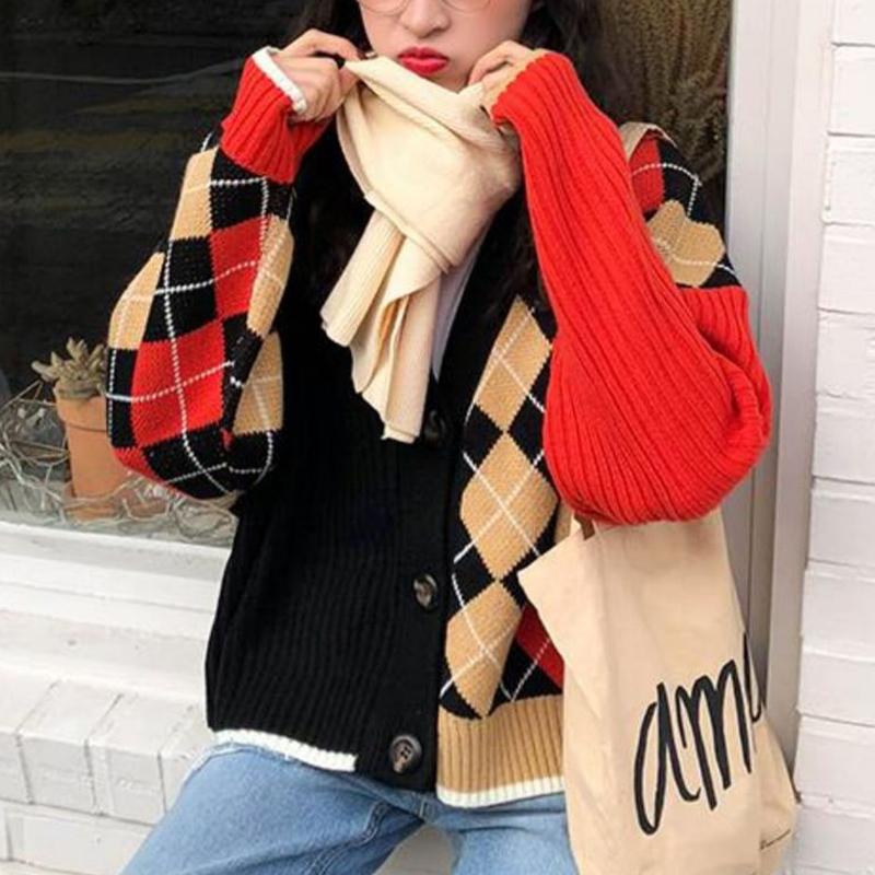 Dámská volná pletená svetrová bunda s diamantovou špičkou v kontrastní barvě