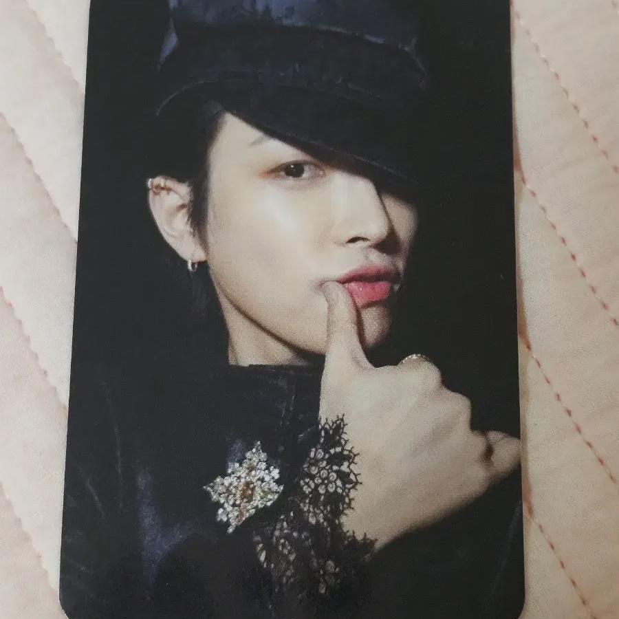 

Ateez Hongjoong Photocard