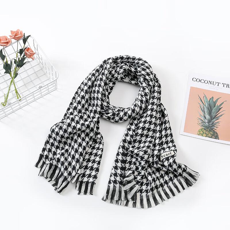 Women's Houndstooth Plaid Tassel Scarf