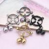 1 pièce Anneau de téton rond en acier inoxydable pour femmes Seins Réglable Vis Clochette Pendentif Piercing corporel non perçant Bijoux Décoration