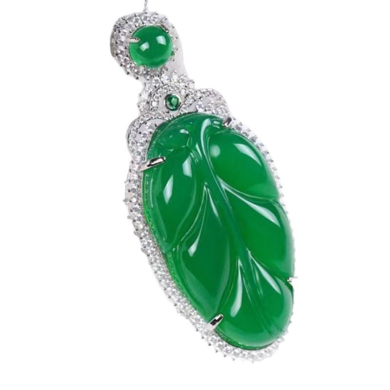 Srebrny wisiorek z zielonego jadeitu w kształcie liścia, ozdobiony cyrkoniami, unisex