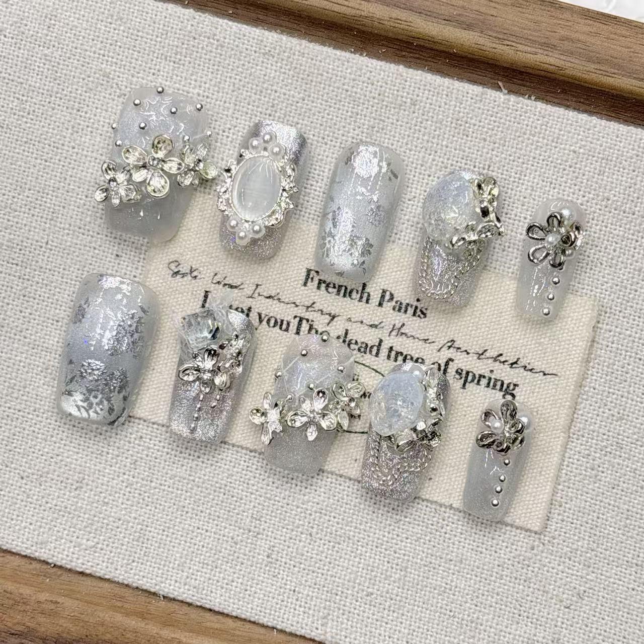 Silver Iceberg Cool Tones Versatile Handmade Short Almond Whitening Nail Art 2026.