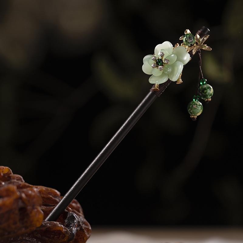 Vintage-Style Ebony Imitation Hairpin with Tassels and Wooden Step-Shaking Design for Hanfu and Ancient Costume Accessories