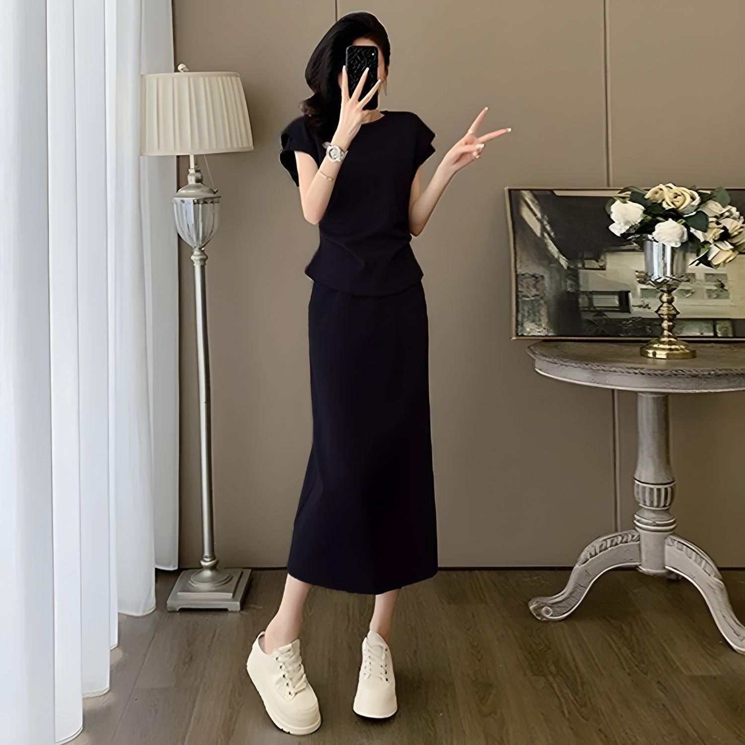 

Chic Summer 2026 Women s Two-Piece: Round Neck Top & Skirt Set S (up to 100 jin) чорний