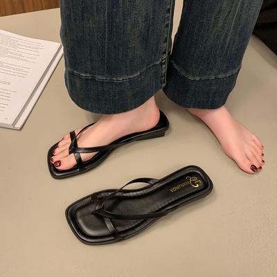 New Comfortable Beach Flip Flops for Women Lightweight Soft Sole Flat Slippers Woman Fashion Silver Clip Toe Outdoor Slides