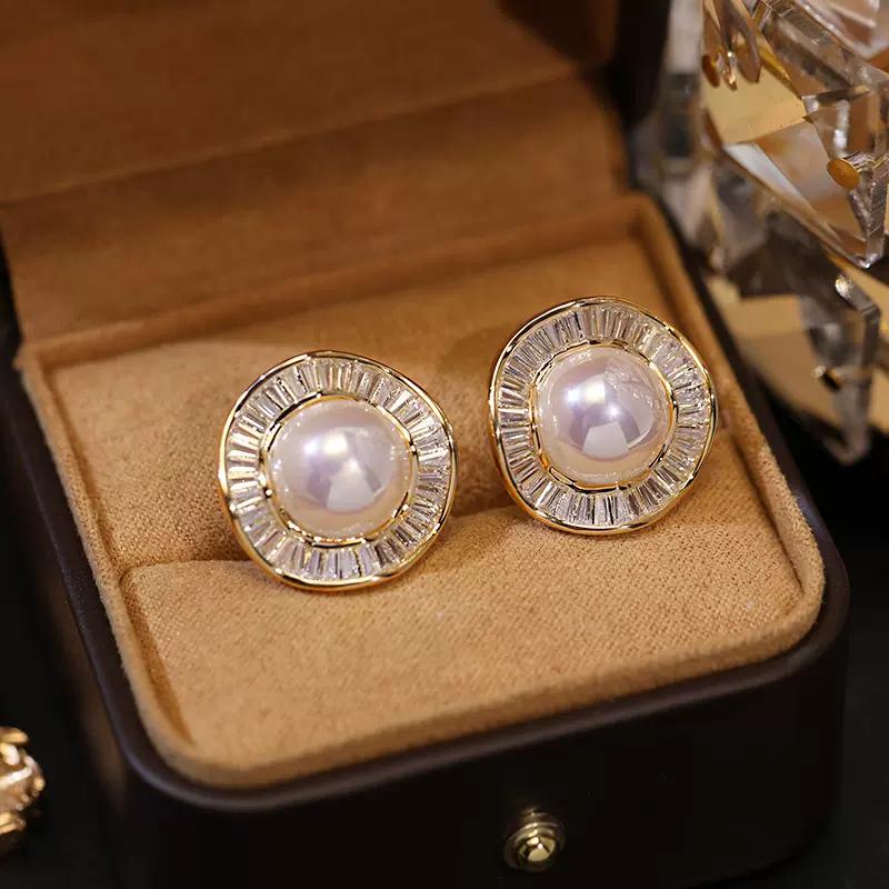 Irregular Round Shaped Simulated Pearl Stud Earrings Women Silver Color Modern Lady's Daily Wear Earrings Fashion Jewelry