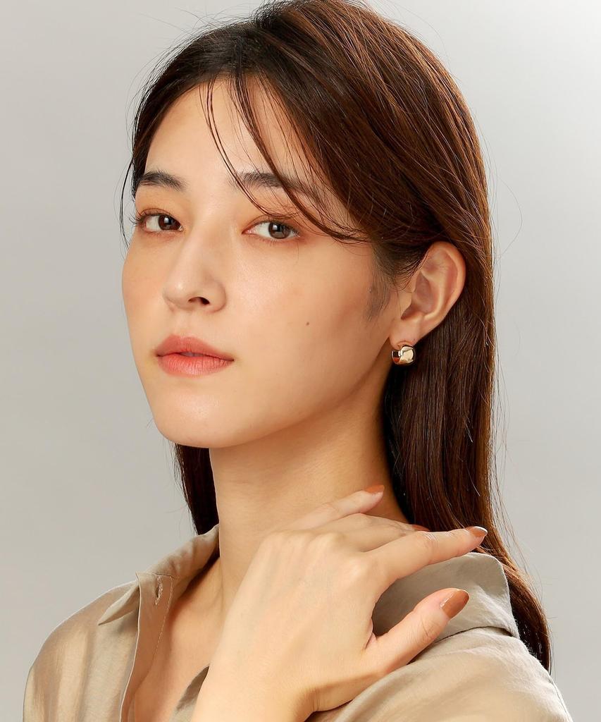 K10 Hollow Flat Shell Hoop Stud Earrings Yellow Gold 00 [Kokoshnik] (100)