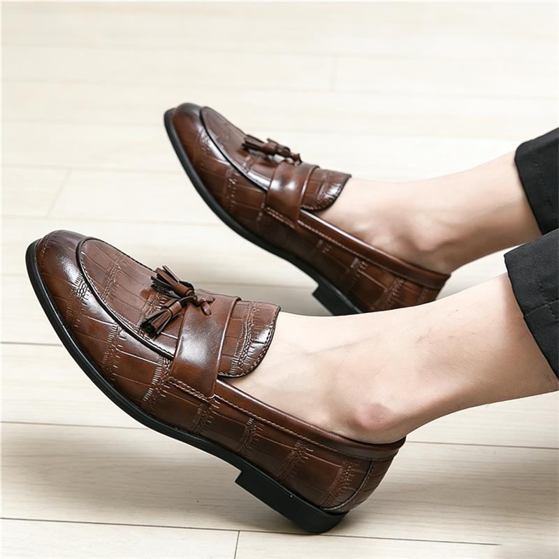 Luxury Brand Designer New Britain Tassels Dress Leather Shoes for Men Casual  All Match Classic Loafers Wedding Formal Footwear