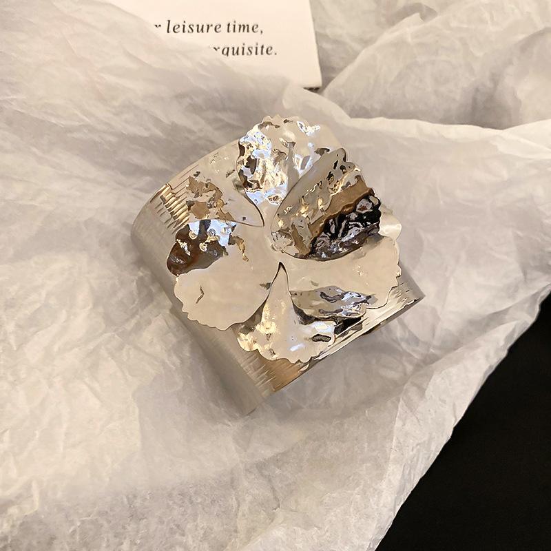 Holiday Style Exaggerated Starfish Opening Bracelet Metal High-end Arm Ring Cold Wind Temperament Jewelry Women