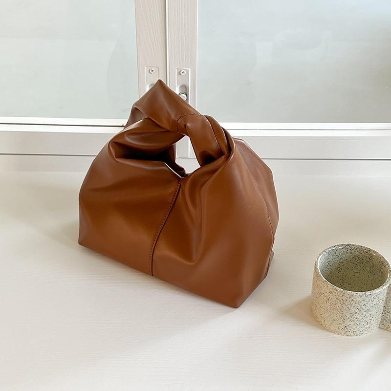 

New Versatile Commuter Handbag Women s Cloud Bag Textured Soft Leather Folded Niche Handbag Women s коричневый