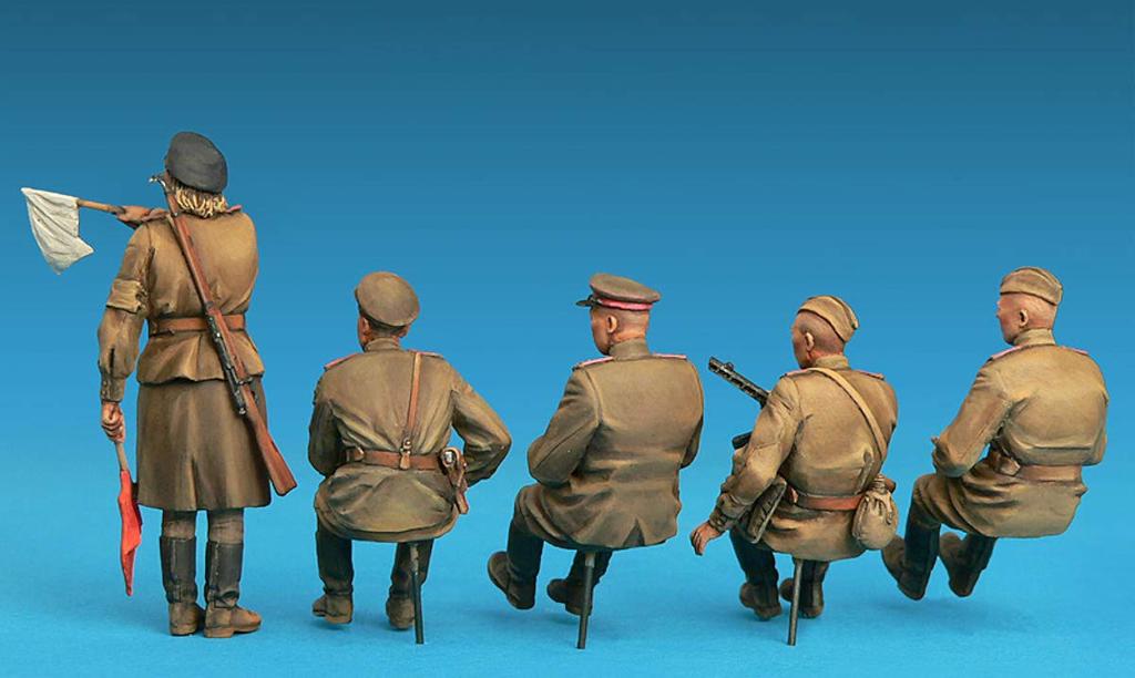 Miniart 1/35 Scale Soviet Jeep Crew (5-Piece Special Edition) with Weapons and Equipment, Plastic Model Kit MA35313