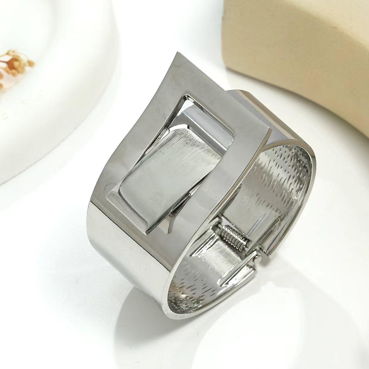 

Popular metal bracelet popular belt buckle bracelet spring bracelet personalized trend jewelry срібний