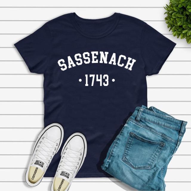 Женская футболка Sassenach 1743 Футболка с мотивом книги «Чужестранка» Футболка с Клэр Джейми Фрейзер Футболка в стиле сериала «Чужестранка» L темно-синий
