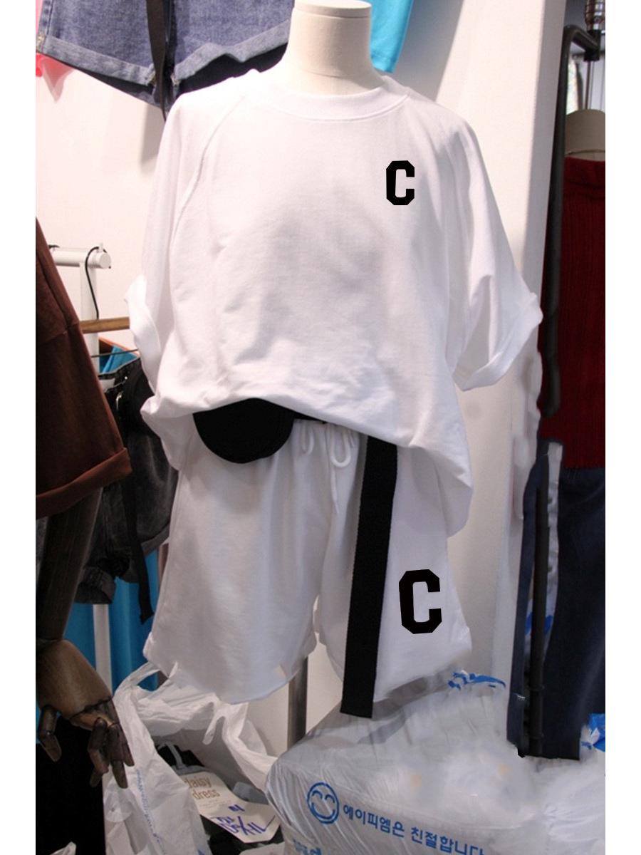 Женский летний спортивный комплект: Стильный комплект из двух предметов: футболка с коротким рукавом и шорты для бега XXL