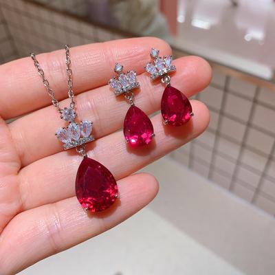 Jewelry Simulation Red Glass Crown Stud Earrings 10 * 14 Necklace 13 * 18 Jewelry Set