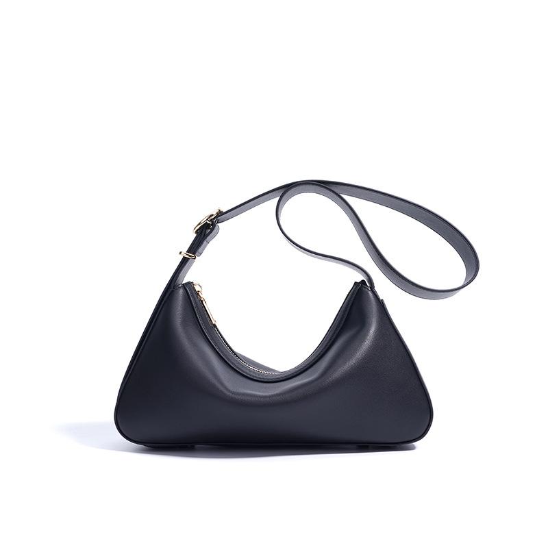 Summer leather design sense niche messenger bag black portable commuter high sense new women's shoulder bag