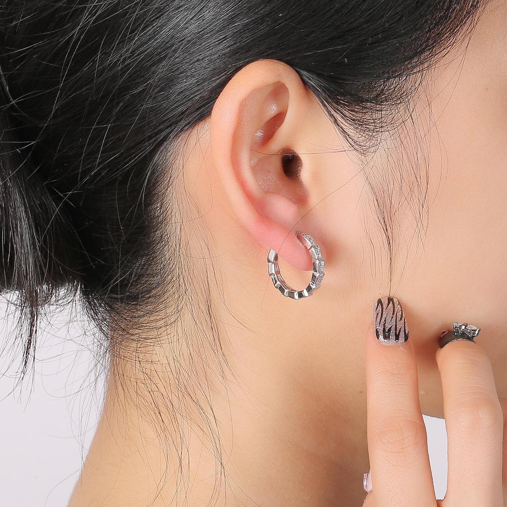 Gold-Plated Bamboo Zircon Ear Cuffs: Elegant and Versatile Earrings for a Luxurious Commute Style