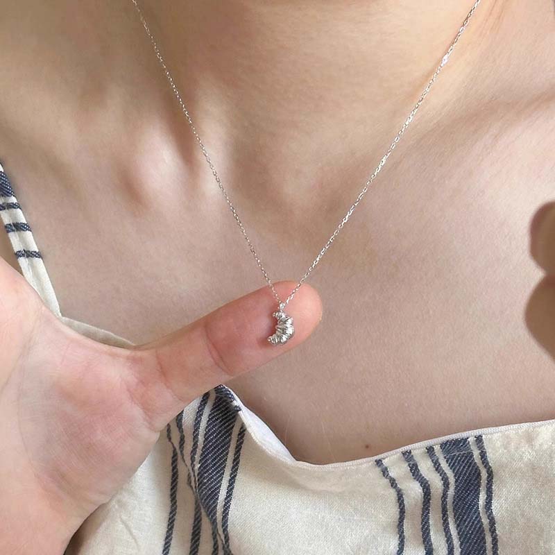 2025 Koreanische Zinklegierung Farbe Croissant Anhänger Halsketten Für Frauen Mädchen Mode Kreativ Schlüsselbeinkette Charm Halskette Zirkon