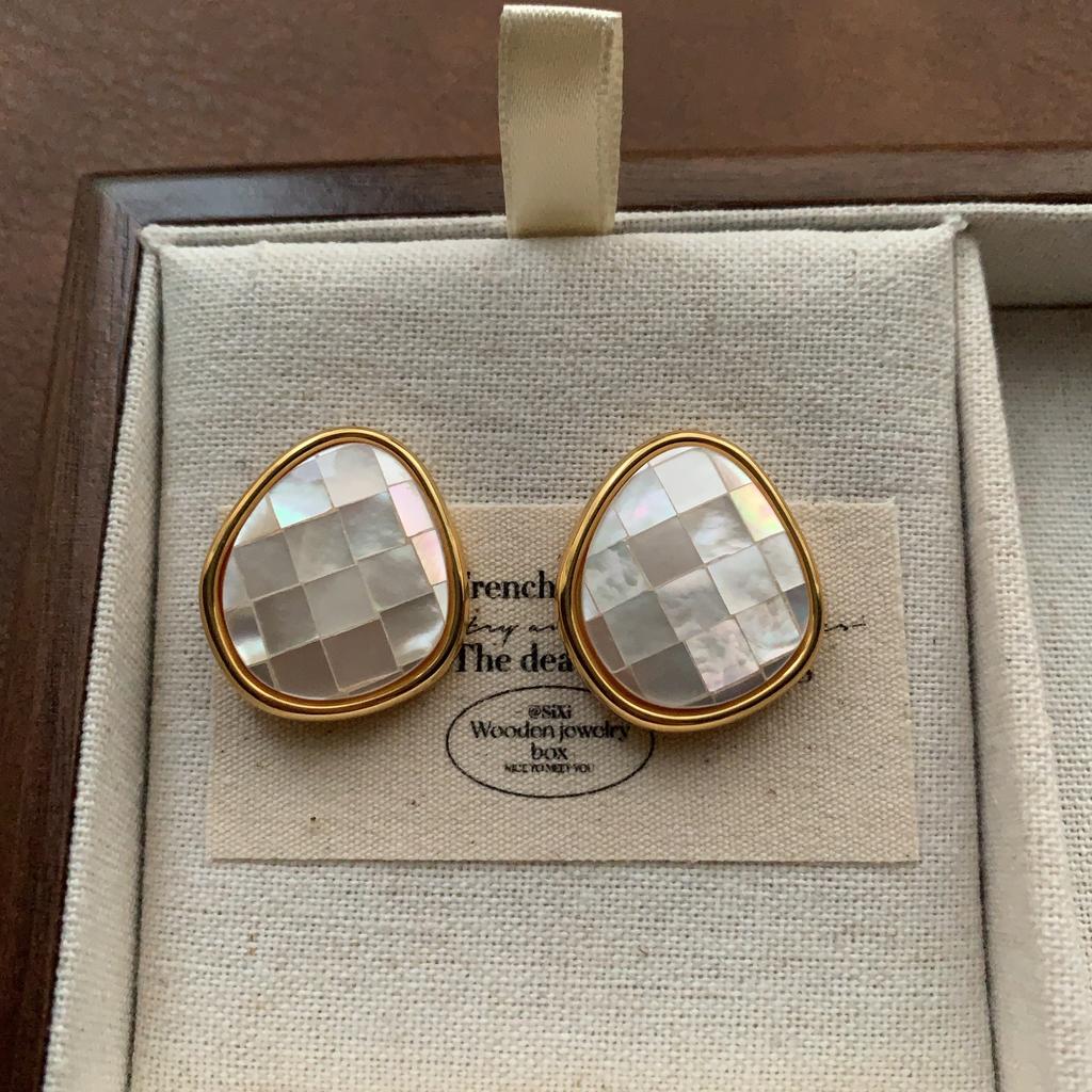 Gentle And Delicate Geometric Fritillary Stud Earrings, Niche And Versatile, Elegant And Simple, High-End Luxury Earrings, Women