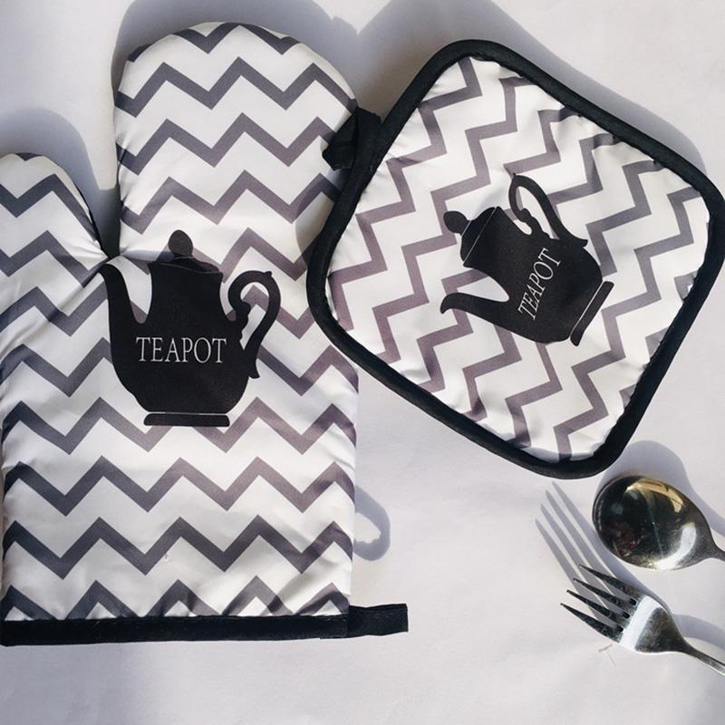 Oven Mitt And Pot Holder Pad Kitchen Heat Resistant Baking Gloves Barbecue Heat Insulation Microwave Oven Gloves