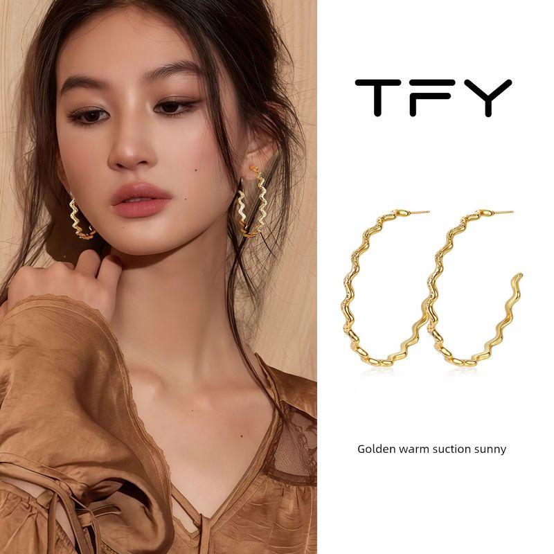 

American Style Metal Wave Large Hoop Earrings, Simple and Elegant for Women, 2026 Super Popular, Unique, Beautiful, Exaggerated Plain Hoop Earrings Gold [Warm and Eye-Catching] 925 Silver Needle