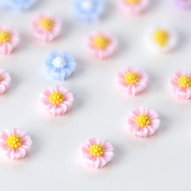 50 Pièces Mini Marguerites 3D Charms Nail Art Accessoires Fournitures de Décoration Manucure Matériaux Design Dos Plat Bijoux d'Ongle DIY