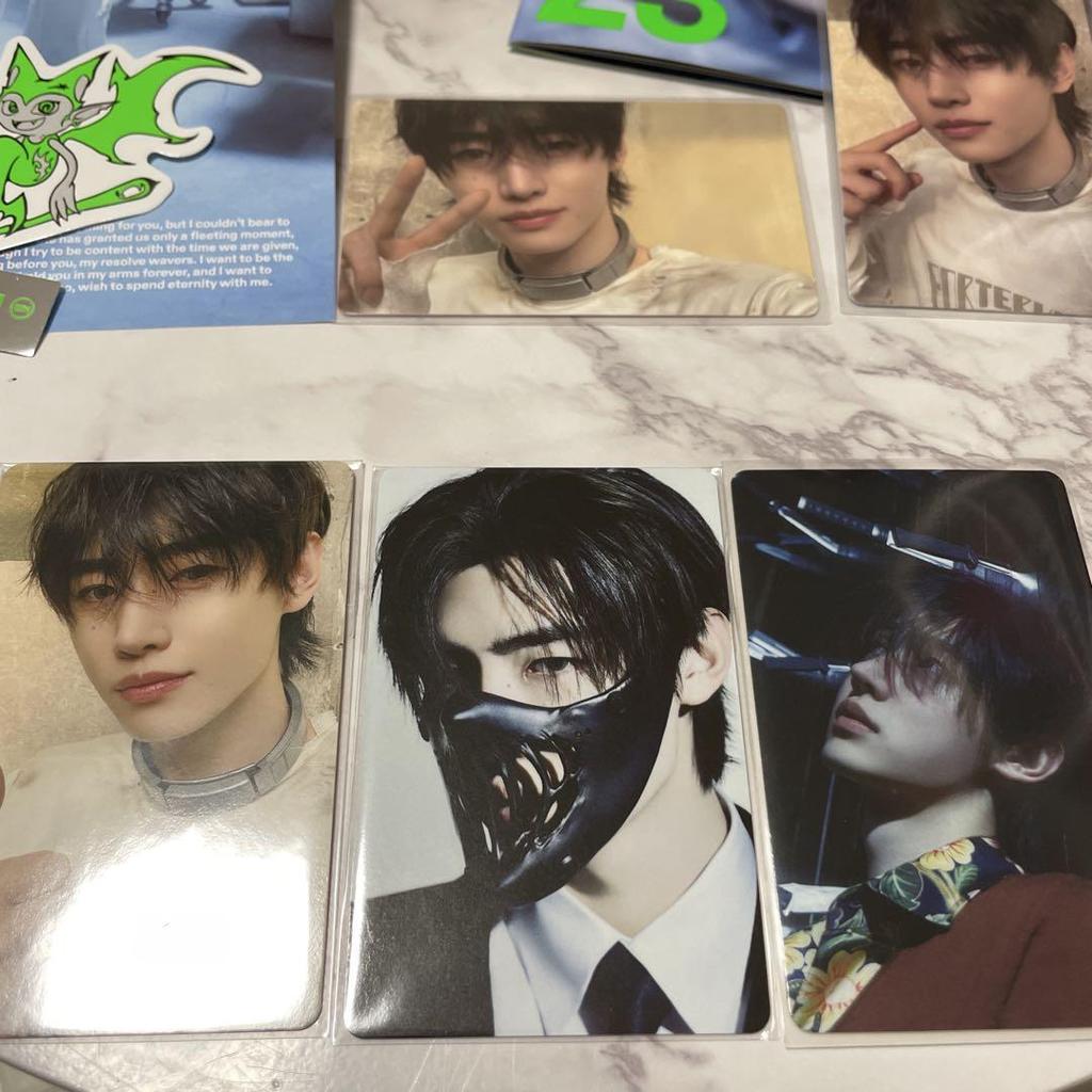 [USED] DESIRE: UNLEASH Sung Hoon trading card set